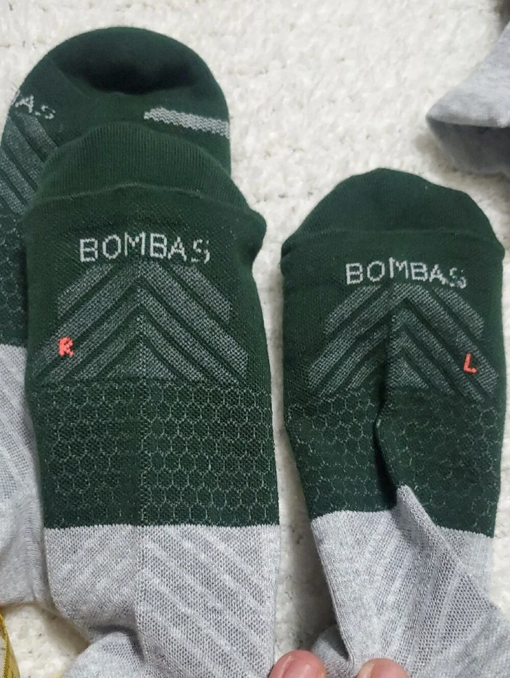 Bombas Men's Low-Cut HEXTEC RUN Athletic Socks in Dark Green, Light Gray-3 Pack